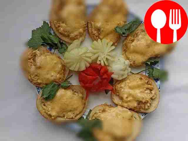 Hearty hot sandwiches with canned saury