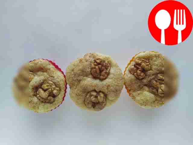 Quick rice flour buns with walnuts