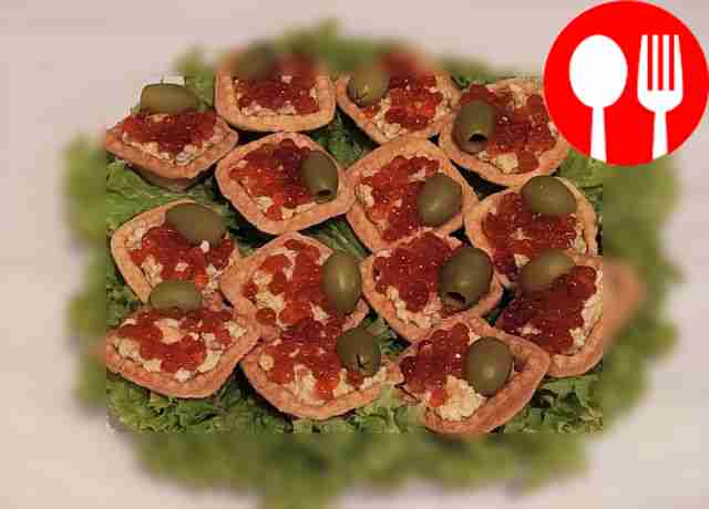 Festive tartlets with caviar and cod liver