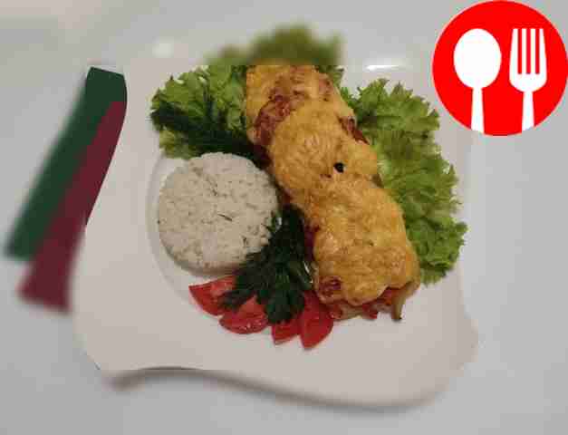 Easy oven-baked salmon with pickles and tomatoes