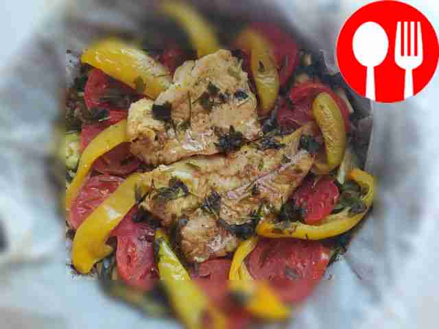 Запеченный тунец с овощами в пергаменте