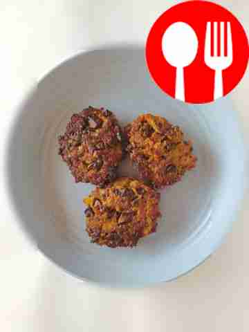 Печеночные оладьи со сметаной