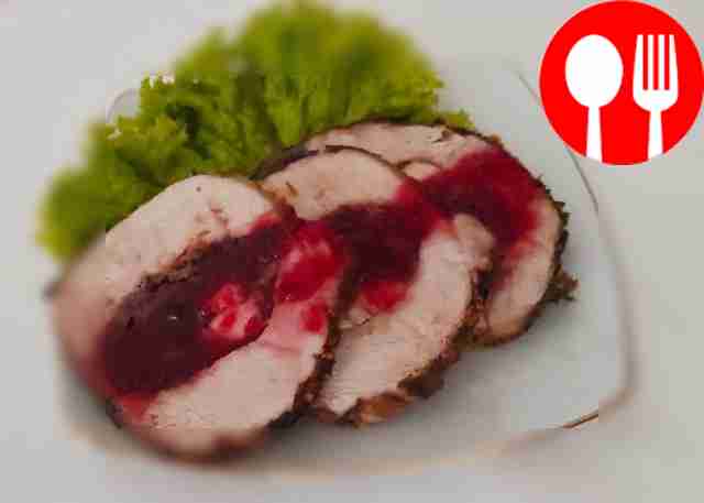 Фаршированное свиное филе куриным филе и печенью