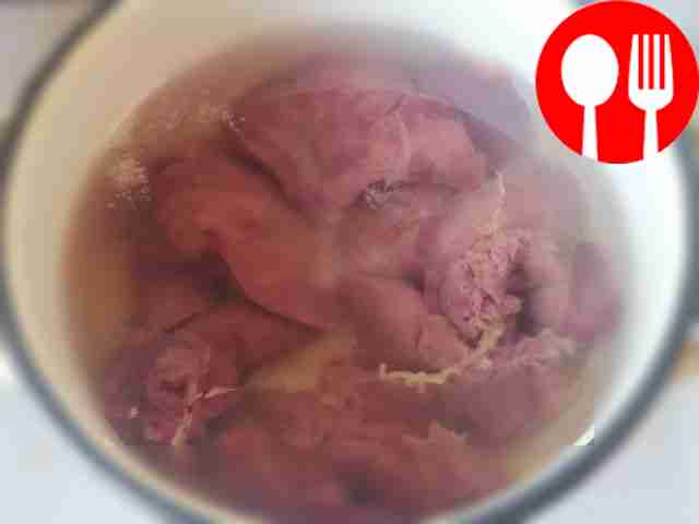 Наполните кастрюлю водой и доведите её до...