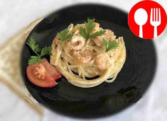 Delicious pasta with shrimp and cheese