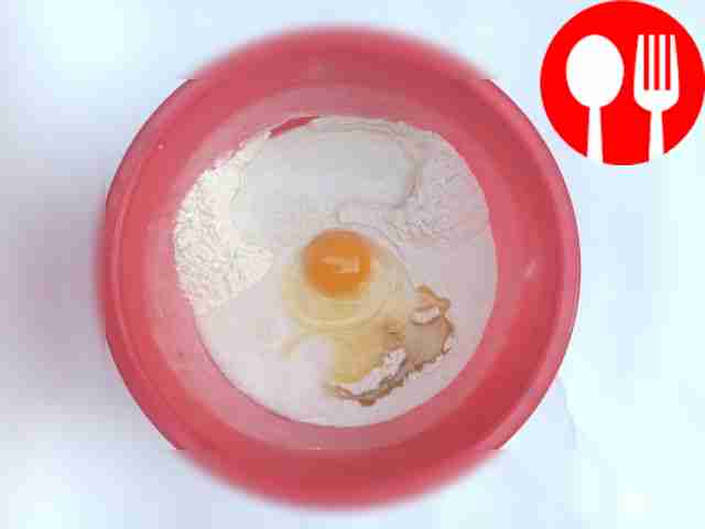 Prepare the dough. To do this, add warm milk...