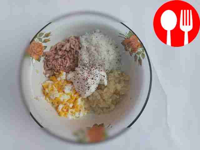 While the dough is resting, make the filling....