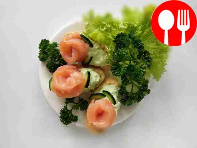 Tartlets with avocado, cottage cheese and salmon