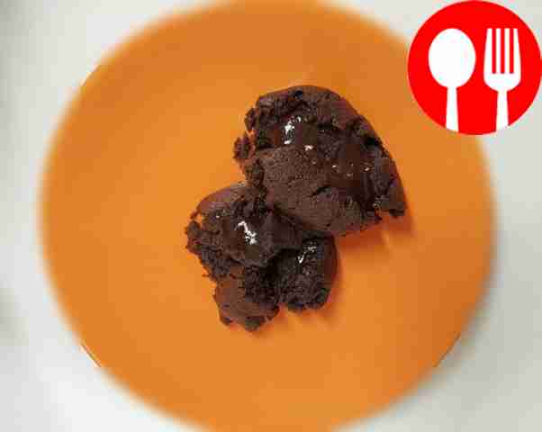 Теплое шоколадное пирожное