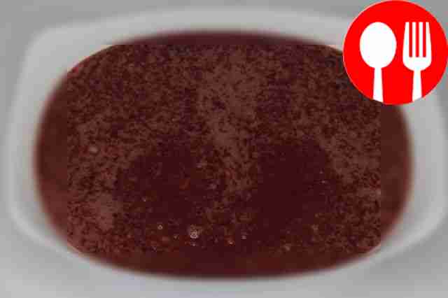 Подготовьте форму и смажьте её сливочным...