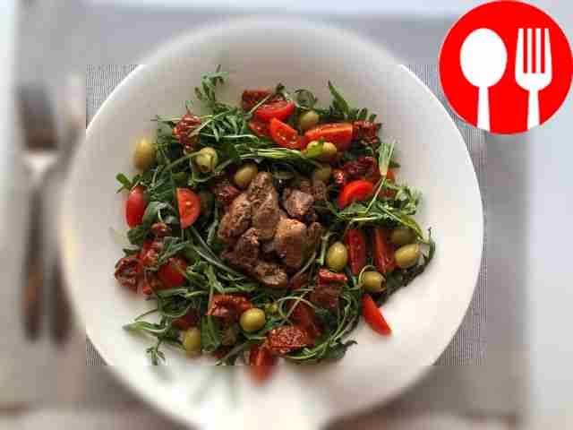 Spicy liver salad with arugula