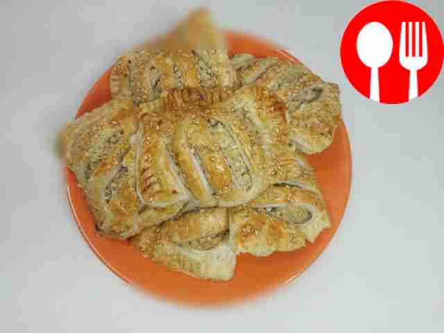 Quick and airy chicken fillet pies