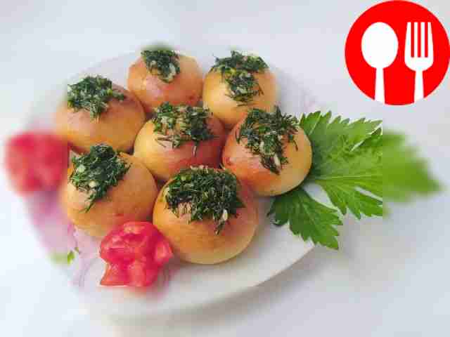 Airy dumplings with garlic