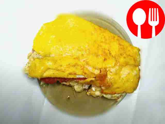 Многослойный омлет с сыром, помидорами и ветчиной Multilayer omelette with cheese, tomatoes and ham