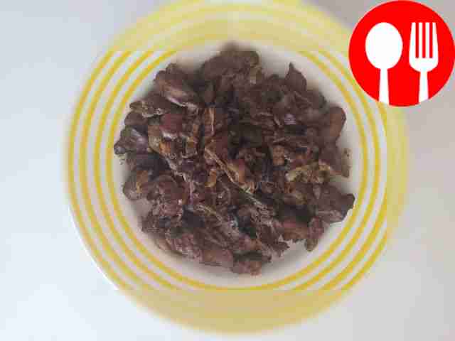 Fried liver in soy sauce with onion and garlic