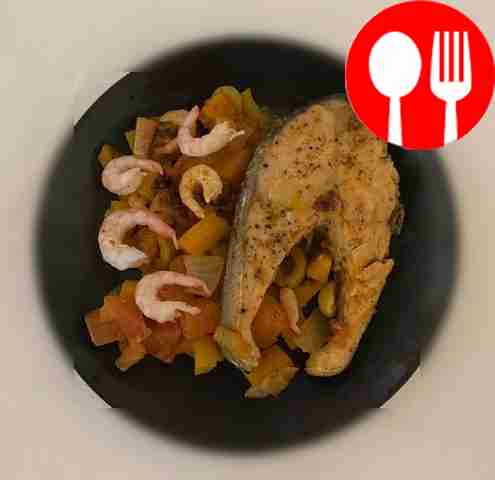 Salmon stewed with shrimp and vegetables