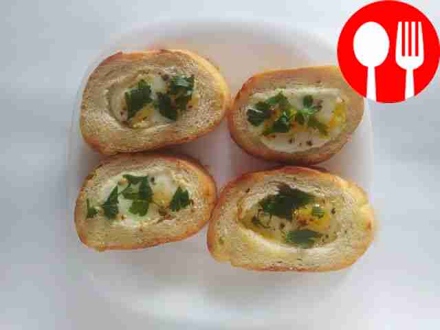 Quick fried quail eggs in bread