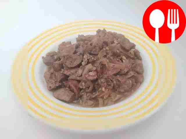 Fried liver with mustard and onions