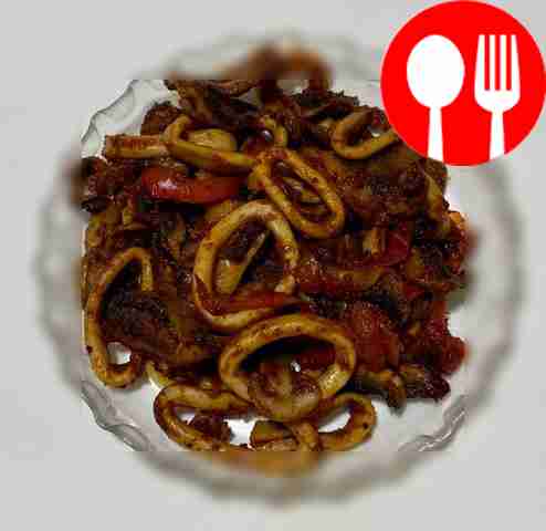 Squid stewed with champignons and bell pepper