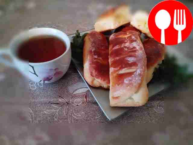 Yeast pies with potatoes and cheese