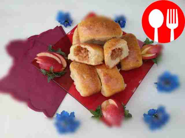 Curd pies with apples and cinnamon