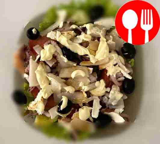 Salad with seafood, vegetables and mozzarella