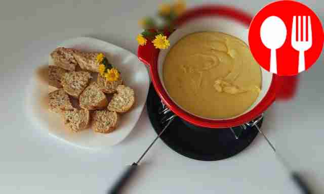 Classic fondue with three types of cheese