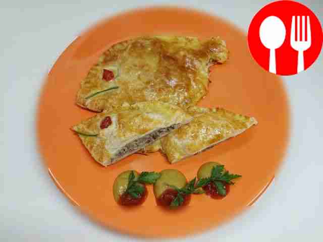 Puff pastries with canned tuna