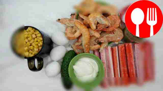 Сварите яйца вкрутую, охладите их в холодной...