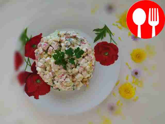 Салат из крабовых палочек с консервированной кукурузой