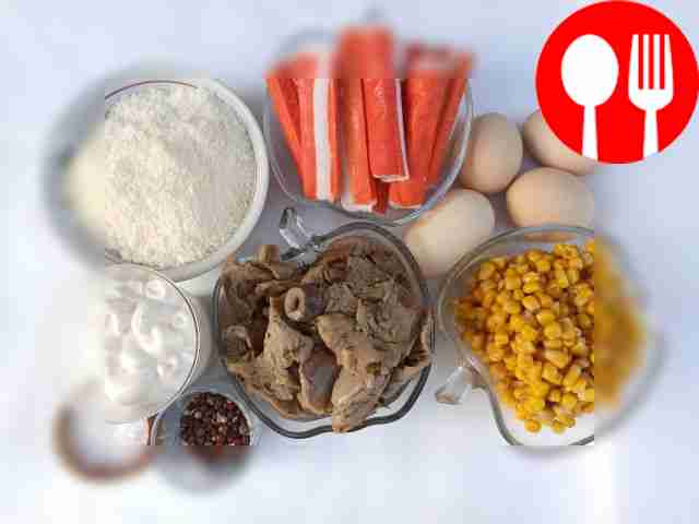 Промойте куриные яйца и сварите их: после...