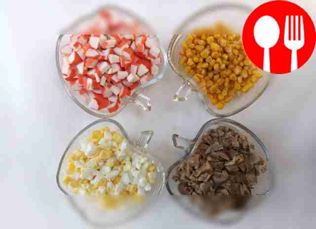 Размороженные крабовые палочки снимите с...