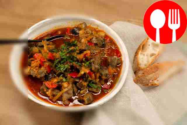 Говяжья печень с баклажанами и сладким перцем