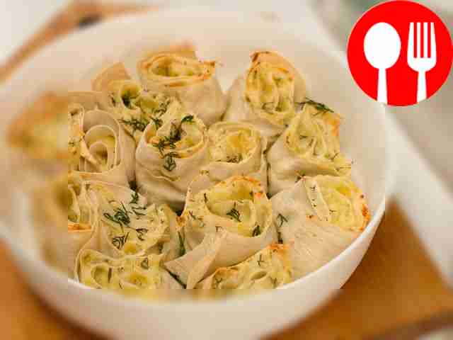 Рулет из лаваша с сыром, творогом и зеленью