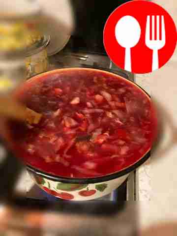 Borscht with chicken and mixed vegetables