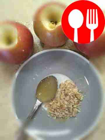 У яблок выньте сердцевину или частично удалите...