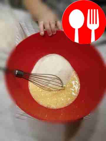 Break 2 eggs and mix with semolina.