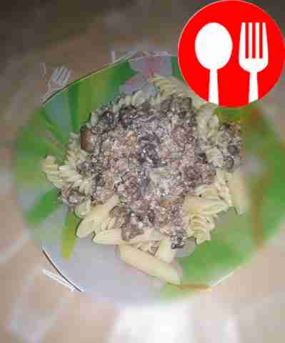 Макароны с фаршем и грибами