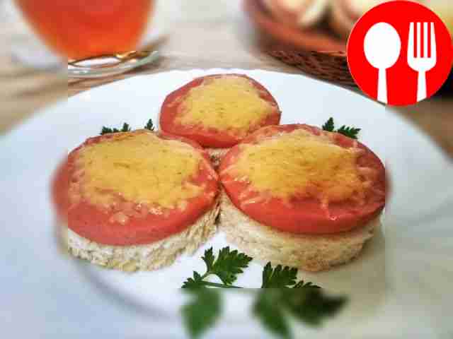 Теплые бутерброды с колбасой и сыром