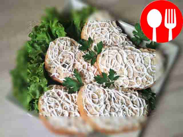 Sandwiches with cod liver and cheese