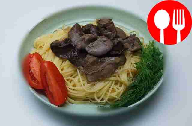 Rich chicken liver with spaghetti in white wine