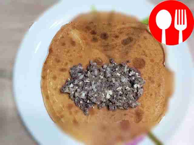 На каждый блин кладите по две столовые ложки...