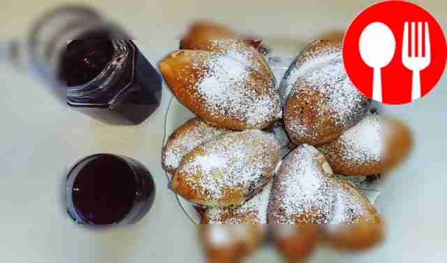 Delicious pies with cherries