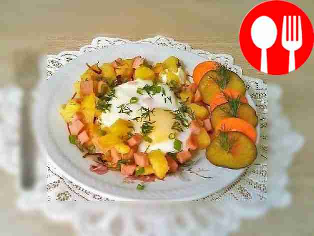 Hearty and bright scrambled eggs with sausage, potatoes and onions