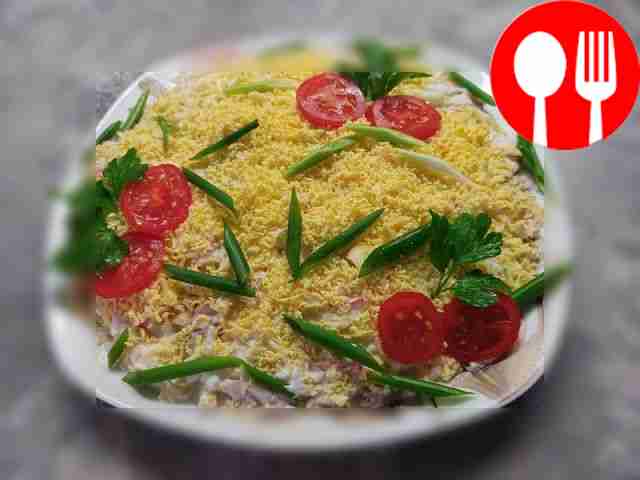 Салат из тунца с картофелем, сыром и яйцами