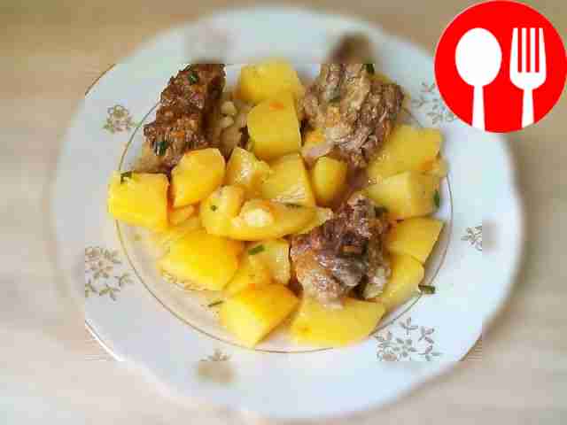 Говяжьи ребрышки с картофелем подавайте,...