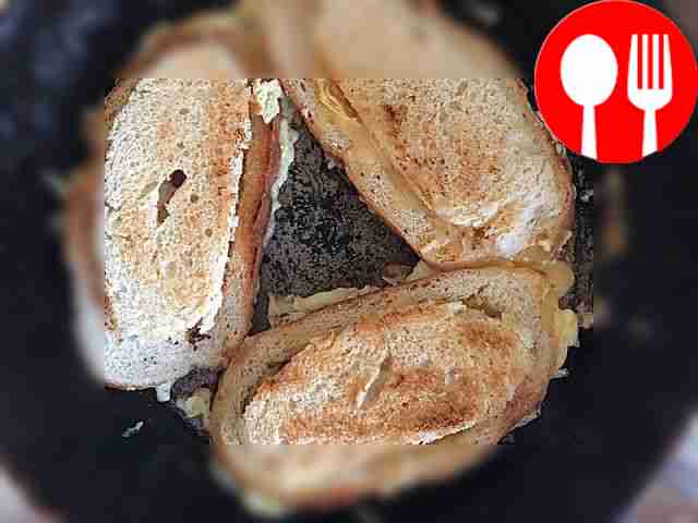 Необычные горячие бутерброды в хлебе Unusual hot sandwiches in bread