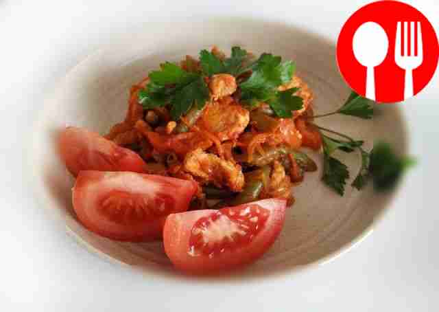 Сочная куриная грудка со стручковой фасолью и овощами