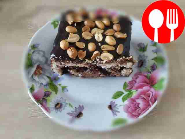 Cut the dessert into portions. Serve with tea...