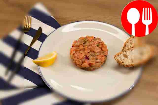 Простой тартар из лосося